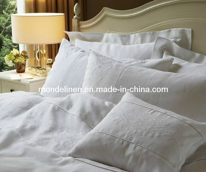 2013 Bed Linens with Piping and Embroidery (BL-012)