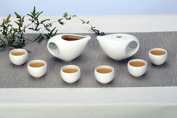 Pearl White Porcelain Tea Set - Water Shape