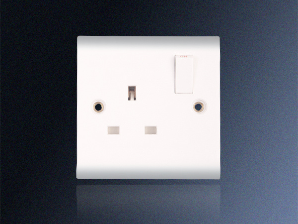 13A 1 Gang Switched Socket