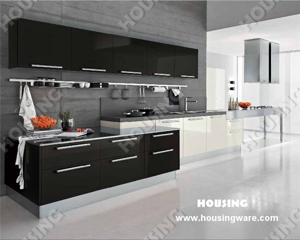 Hot Selling Lacquer Kitchen Cabinet Made in China Free Design