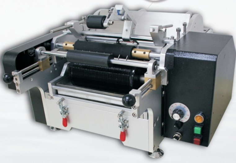 Semi-Automatic Labeling Machinery