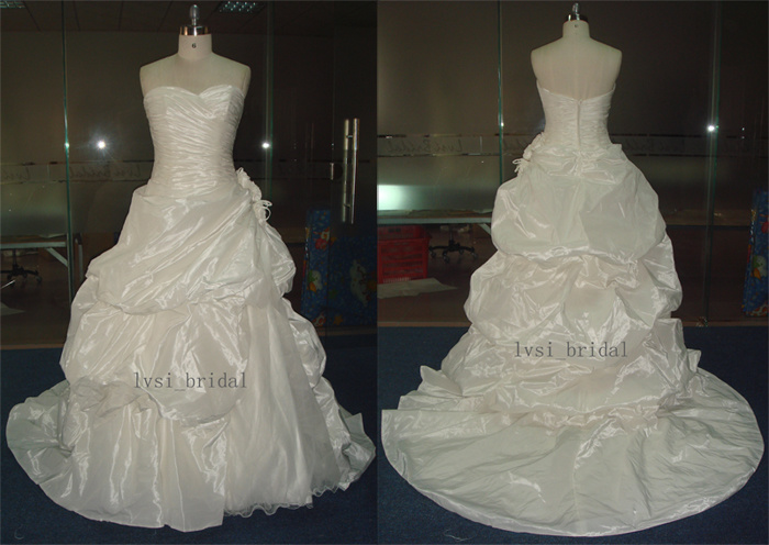 A-Line Taffeta Hand-Made Flower Wedding Dress (B281526)