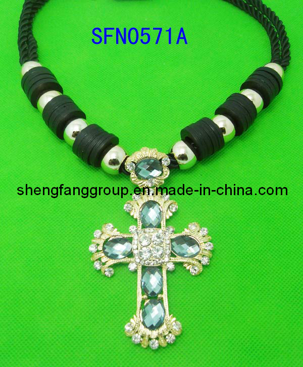 Fashion Jewelry Braid Fabric Cord with Cross Alloy with Crystal Charm Pendant Necklace Jewelry (SFN0571A)