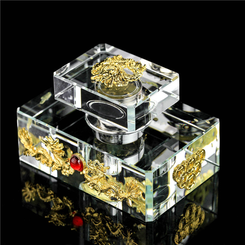 Luxury Crystal Perfume Bottle for Decoration or Souvenir