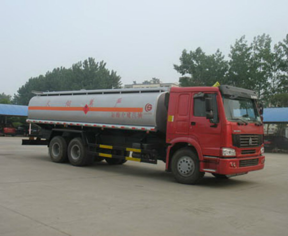 Sinotruk HOWO Oil Bowser Tanker Truck