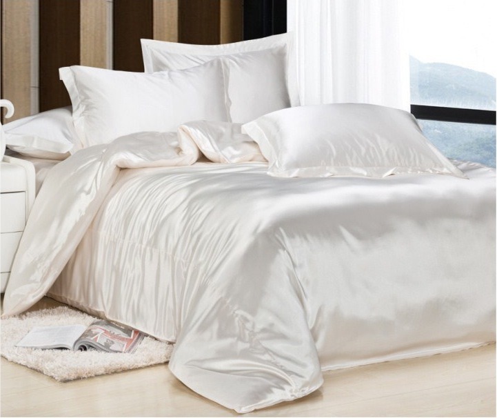 Newest Solid Pattern Smooth Silk 4PCS Bedding Sets