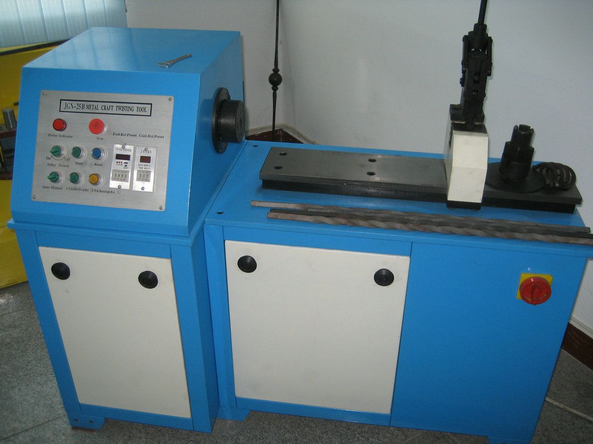 Square-Steel Lantern Twisting Machine (TM-25C)