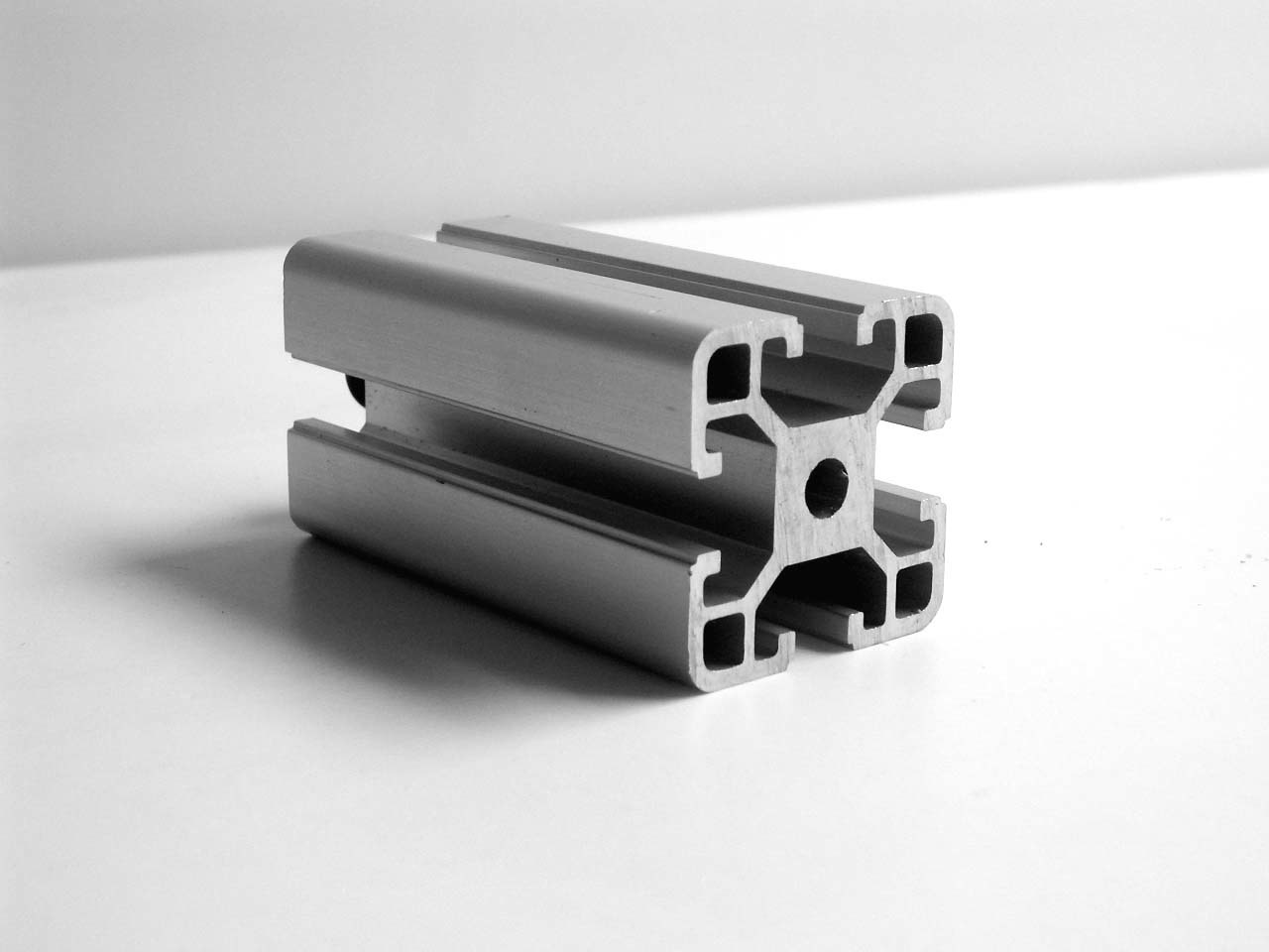 Silver Anodized Aluminium Extrusion Profile