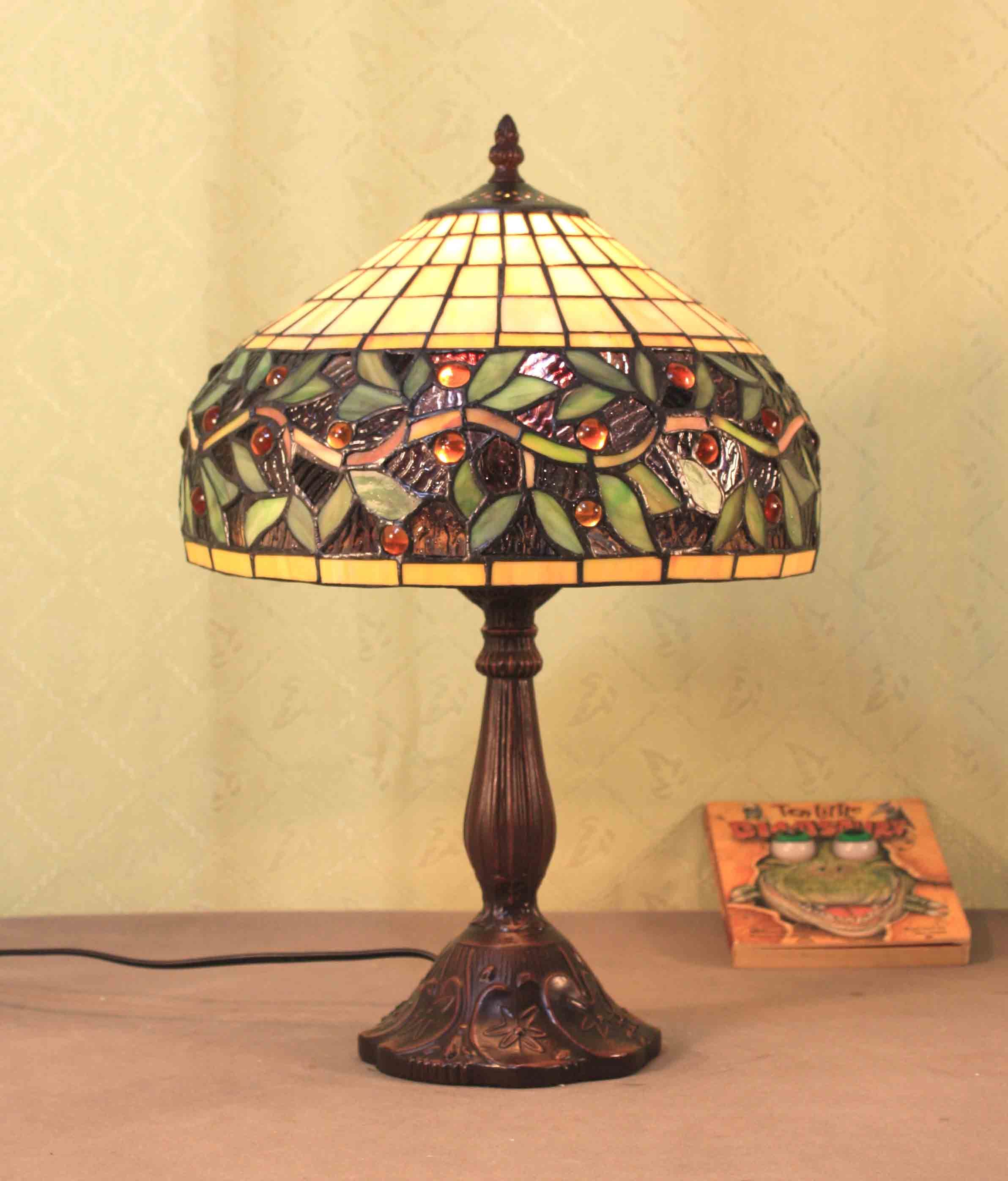 Art Tiffany Table Lamp 749