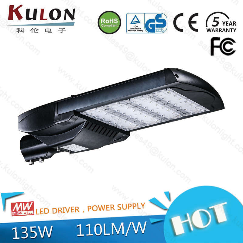 High Lumen IP66 135W Solar Energy LED Street Light Outdoor Light 5 Years Warranty