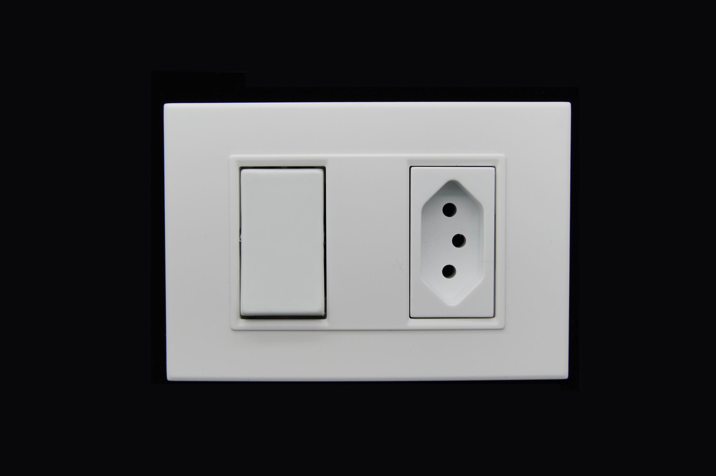 Switched Socket