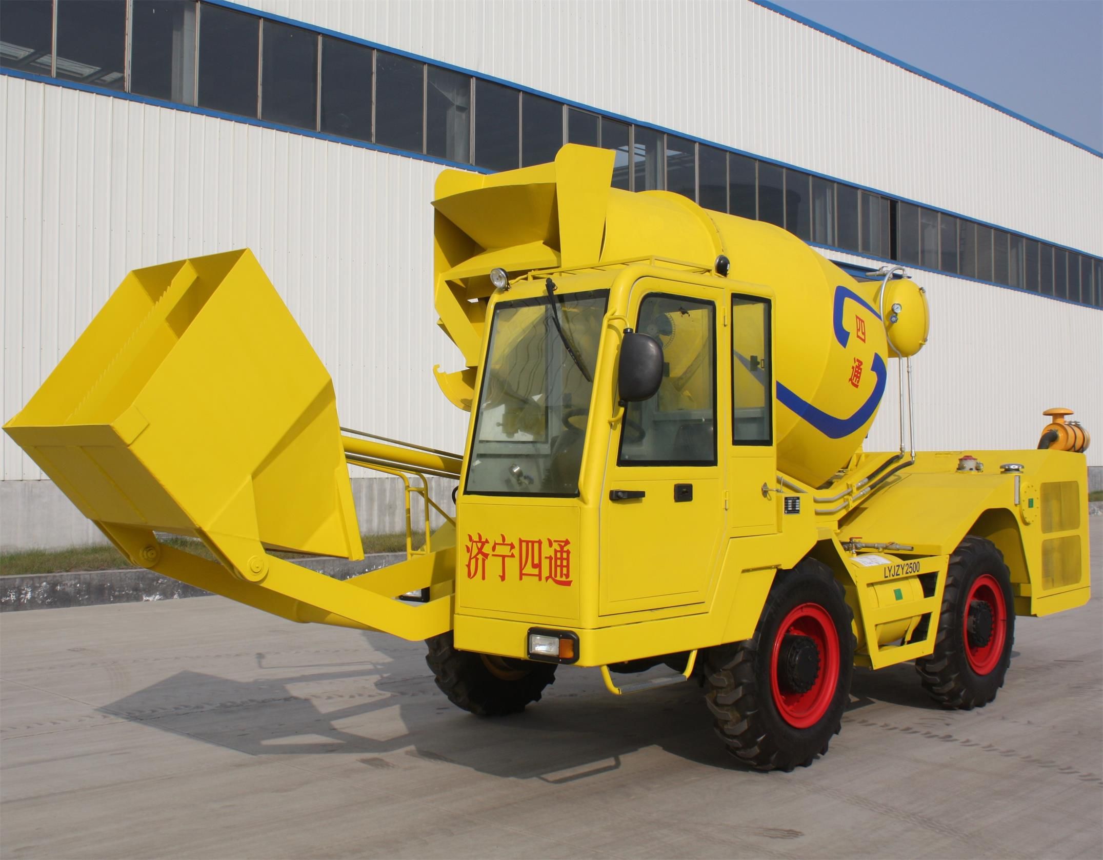 Luying Brand Factory Price Self Loading 2.5 Cbm Concrete Mixer Truck