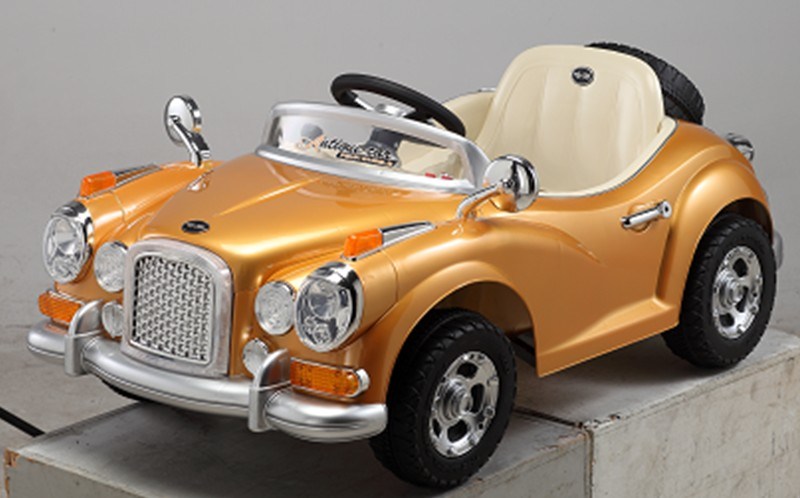 2013 Hot Design Kids Electric Ride on Car in Painting Color with 2 Battereis and 2 Motors (JE128-C8)