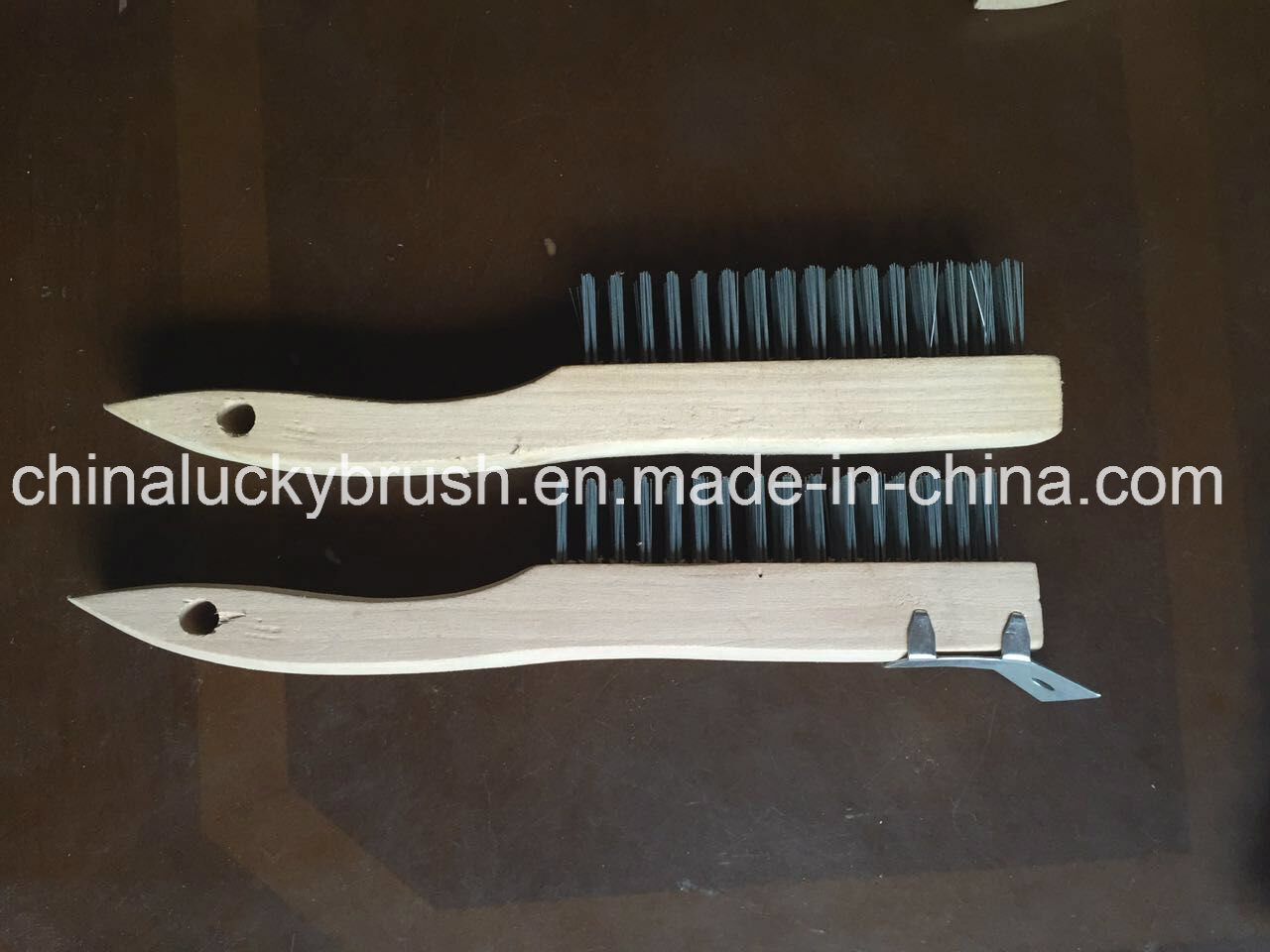 Wooden Base Steel Wire Brush with Schleifer for USA/European (YY-496)