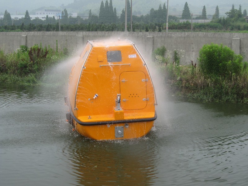 25 Man Fire-Resistant Totally Enclosed Lifeboat with Davit