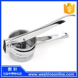 Stainless Steel Garlic Press, Hand Squeezer Crusher Masher Kitchen Tool, Ginger Crusher Masher Kitchen Tool