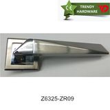 New Design, Zinc Alloy Door Handle on Square Rose