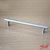Long and Cylindricalzinc Alloy Furniture Pull Kitchen Cabinet Handle (AW1932)