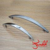 Furniture Hardware Wardrobe Shake Handshandle Pull Handle in Zinc Alloy Handle (39-X-10014)