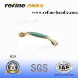 Modern Style Zinc Alloy Golden Cabinet Pull Handle (M-828)