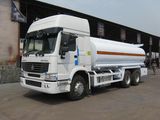 Sinotruk Right Hand Drive Oil Tank Truck (in stock)