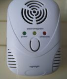 Electromagnetic Pest Repellent with Nightlight