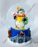 Polyresin Christmas Penguin Snowglobe 80mm Tg2276